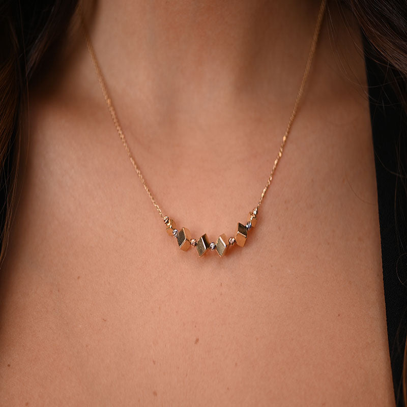 عقد عيار 18 بتصميم مربعات