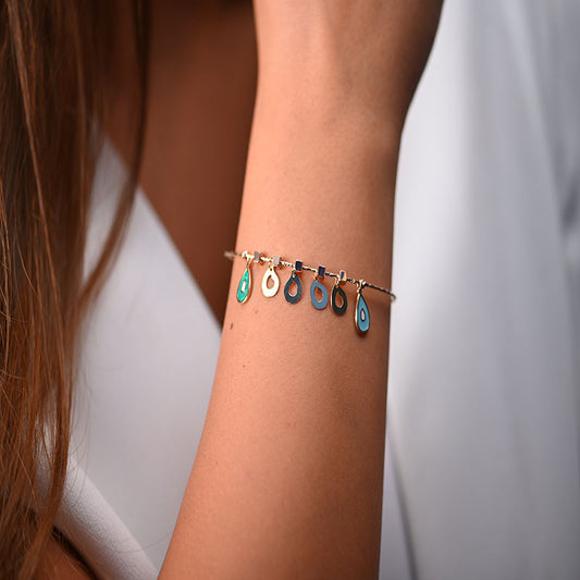 أسورة ذهب عيار 18 بتعليقات دمعة ملونة