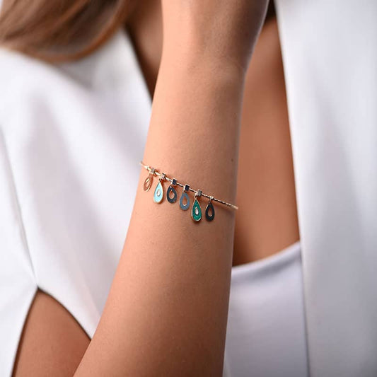 أسورة ذهب عيار 18 بتعليقات شكل دمعة