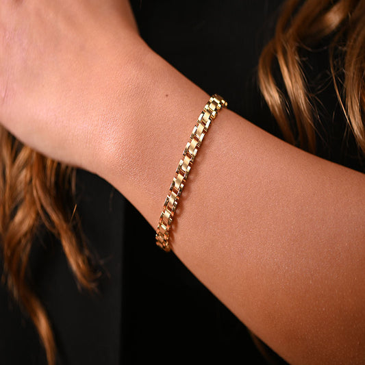 أنسيال ذهب عيار 18 بلمسة سلسلة كلاسيكية