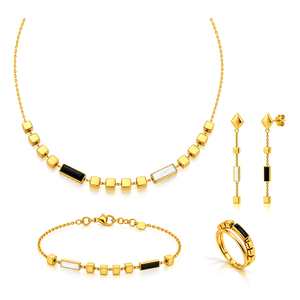 18K Gold Set with Geometric Design