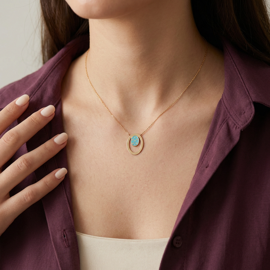 عقد ذهب عيار 18 بتعليقة بيضاوية