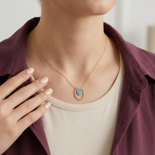 عقد ذهب عيار 18 بتعليقة بيضاوية