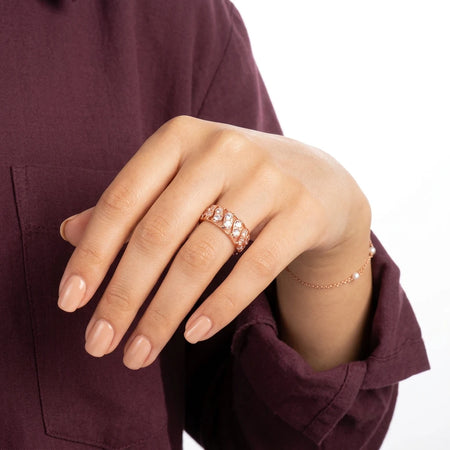 18K Gold Wedding Ring with Open Design
