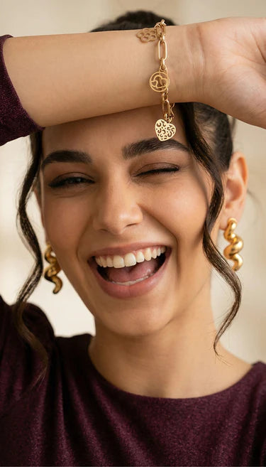 أقراط ذهب عيار 18 بتصميم ملتوي