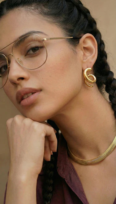 أقراط ذهب عيار 18 بتصميم حلزوني