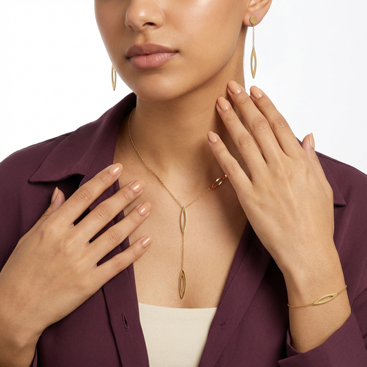 نصف طقم ذهب عيار 18 بلمسة تعليقة طولية ناعمة