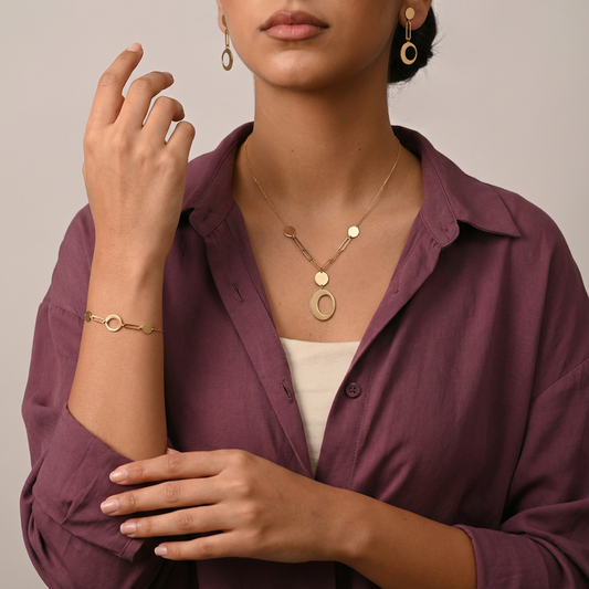 طقم كسوف ذهب عيار 18 بلمسة هندسية عصرية