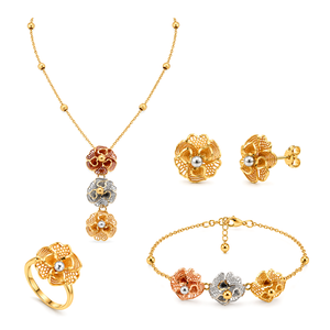 18K Gold Set with Three-Tone Roses Design