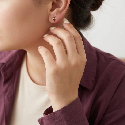 أقراط عيار 18 بتصميم قلب كبير