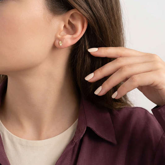 أقراط عيار 18 بتصميم زهرة صغيرة