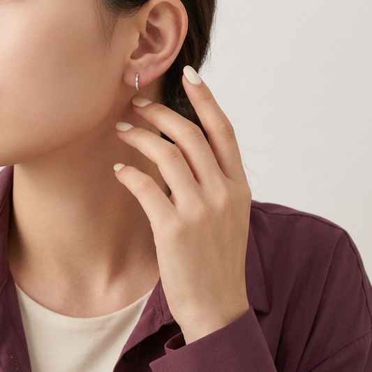 أقراط عيار 18 بتصميم دائري بفصوص