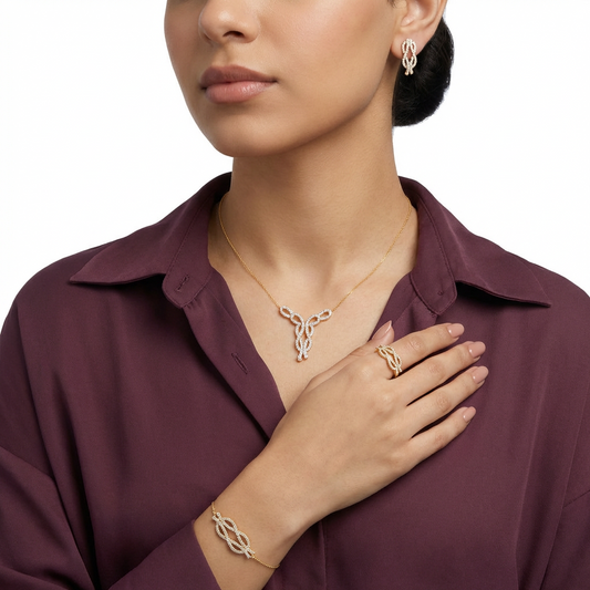 طقم ذهب عيار 18 بتصميم متداخل