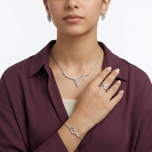 طقم ذهب عيار 18 بفصوص لامعة