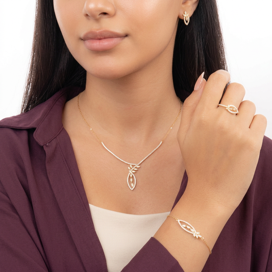 طقم ذهب عيار 18 بتصميم زهرة