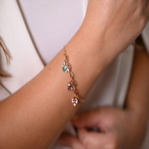 18K Chain Bracelet with Delicate Assorted Design