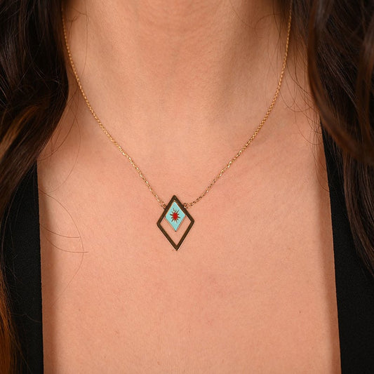 عقد ذهب عيار 18 بتعليقة بيضاوية فيروزية