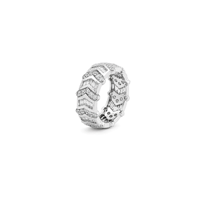18K White Gold Ring with Ornate Geometric Design