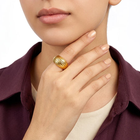 18K Gold Ring with Ornate Prominent Design