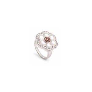 18K White Gold Ring with Berlent Shining Gemstones Design