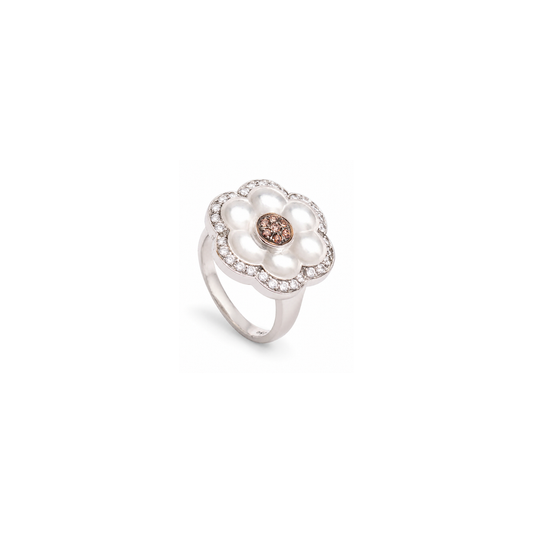 18K White Gold Ring with Berlent Shining Gemstones Design