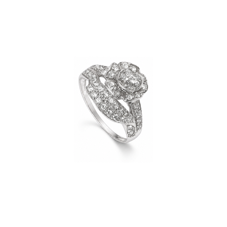 18K White Gold Ring with Shining Gemstones Design