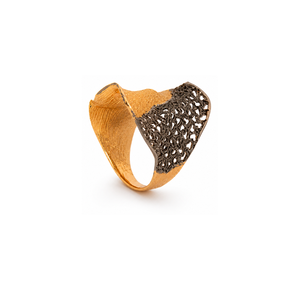 18K Gold Ring with Two-Tone Design
