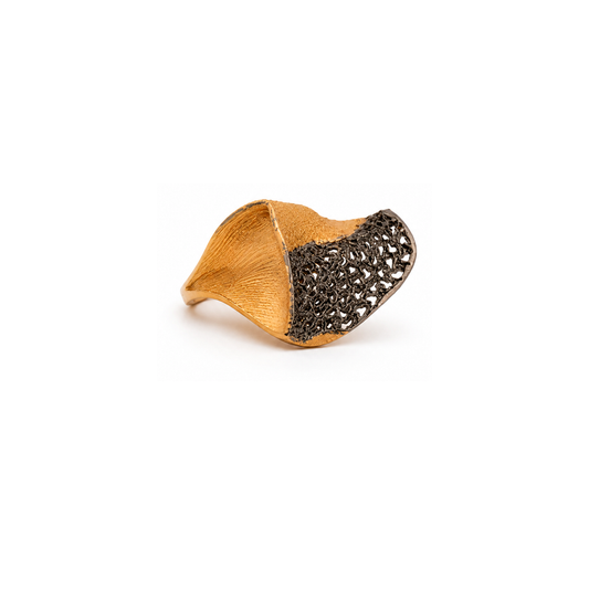 18K Gold Ring with Two-Tone Design