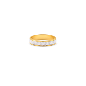 18K Gold Ring with Smooth Polished Band Design