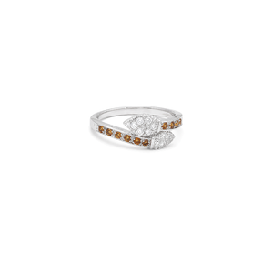 18K White Gold Ring with Ornate Engraved Pattern Design