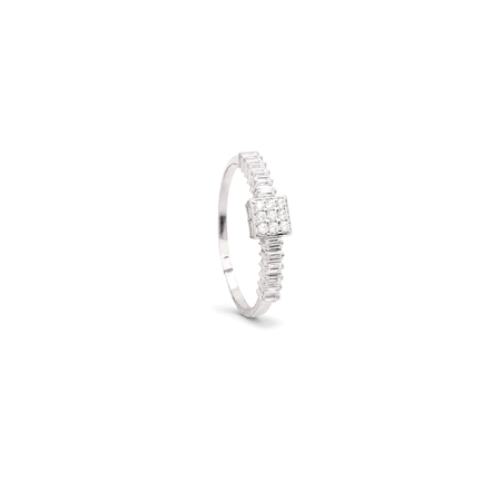 18K White Gold Ring with Shiny Square Stone Design
