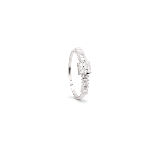 18K White Gold Ring with Shiny Square Stone Design