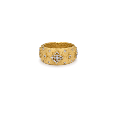 18K Gold Wedding Ring with Wedding Paved Floral Engravings Design