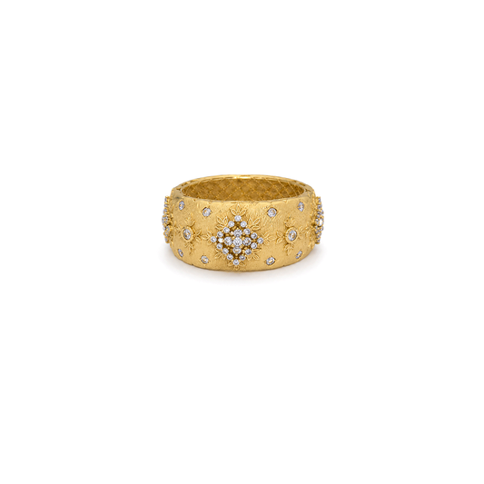 18K Gold Wedding Ring with Wedding Paved Floral Engravings Design