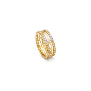 18K Gold Wedding Ring with Shining Gemstones Design