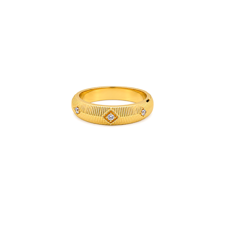 18K Gold Wedding Ring with Shining Golden Design