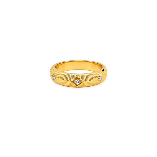 18K Gold Wedding Ring with Shining Golden Design