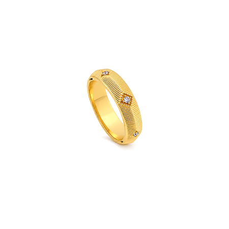 18K Gold Wedding Ring with Longitudinal Engravings Design