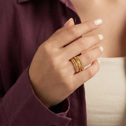 18K Gold Ring with Ornate Design