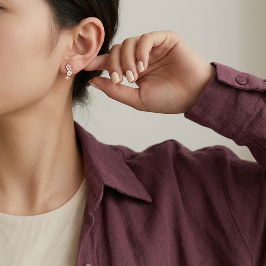 أقراط عيار 18 بتصميم زهور ملونه متدليه