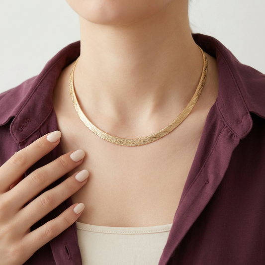 عقد عيار 18 بتصميم كلاسيكي