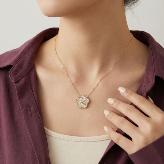 18K Gold Pendant with Flower Design