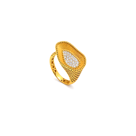 18K Gold Ring with Oval Shiny Stones Design