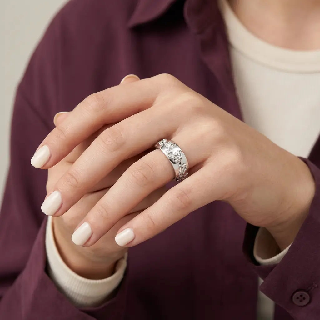 دبلة ماقين ذهب عيار 18 بفصوص لامعة