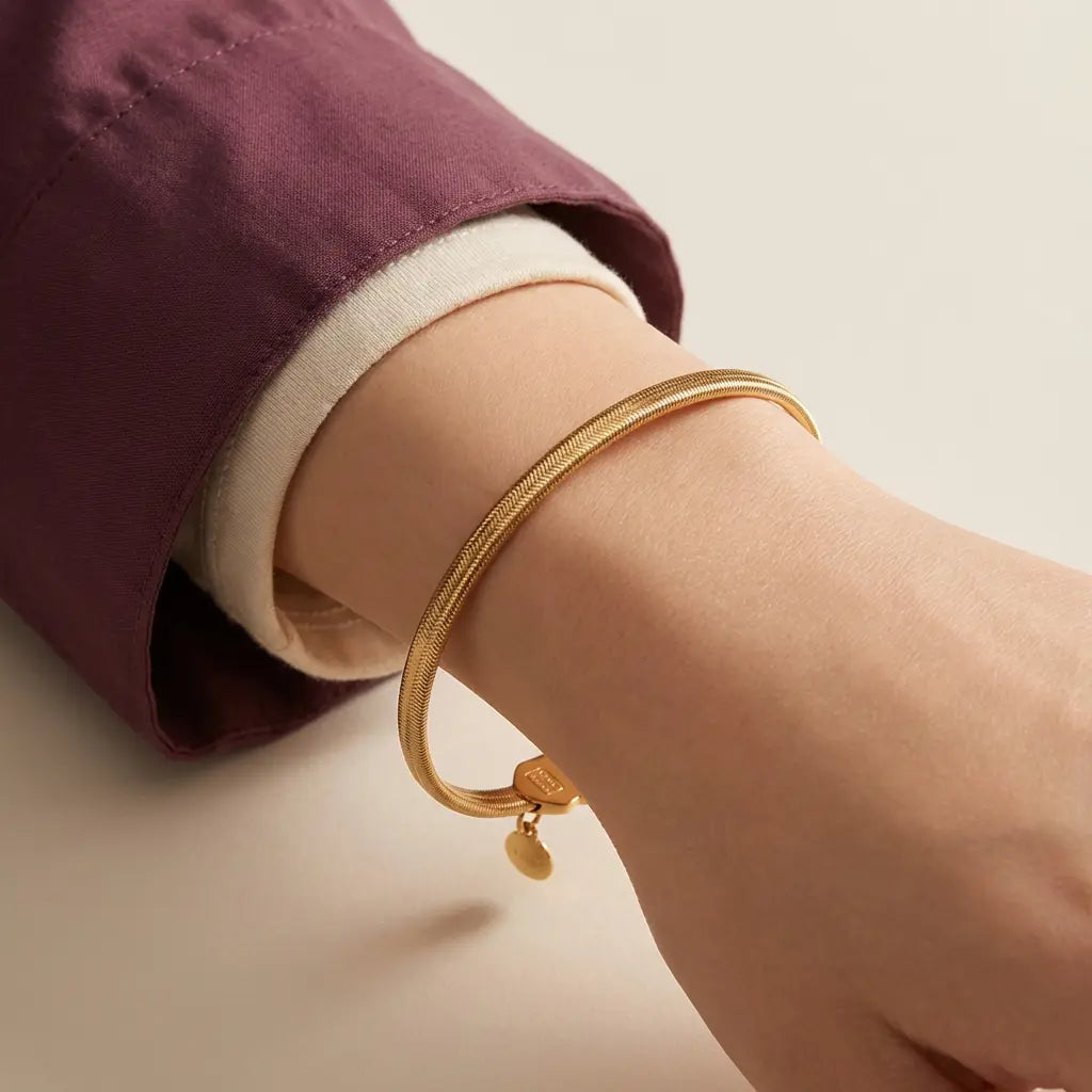 أسورة ذهب عيار 18 بتصميم ثعباني - Ghamieh