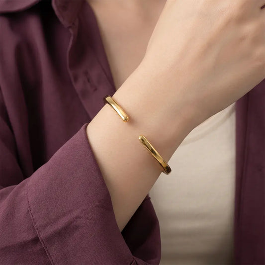 أسورة ذهب عيار 18 بتصميم مفتوح - Ghamieh