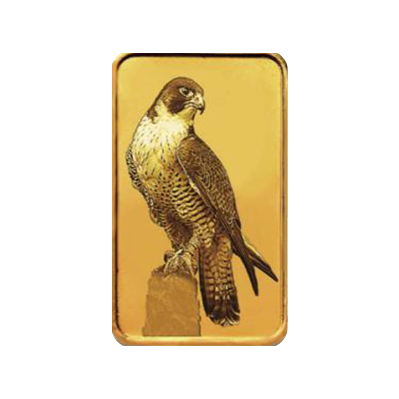 سبيكة ذهب عيار 24 بتصميم صقر، تظهر تفاصيل دقيقة ولون ذهبي لامع، منتج غاميه Online.