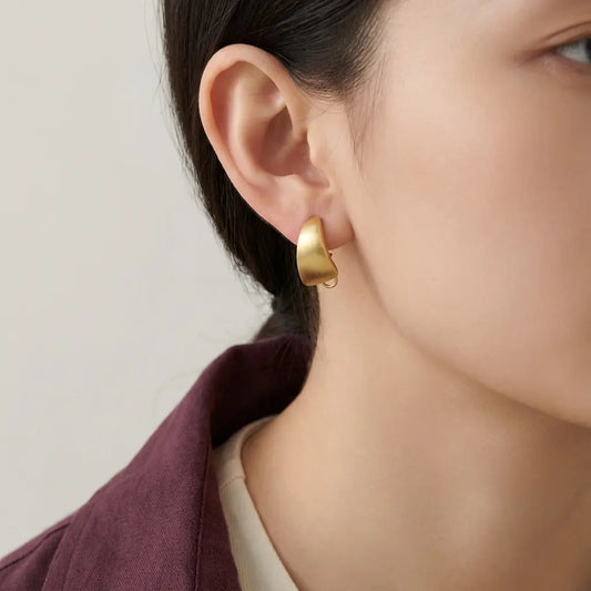 أقراط أكوا ذهب عيار 18 - بقفل محكم - Ghamieh