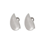 أقراط ذهب أبيض عيار 18 بتصميم قطرة - Ghamieh