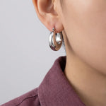 أقراط ذهب أبيض عيار 18 بتصميم دائري - Ghamieh